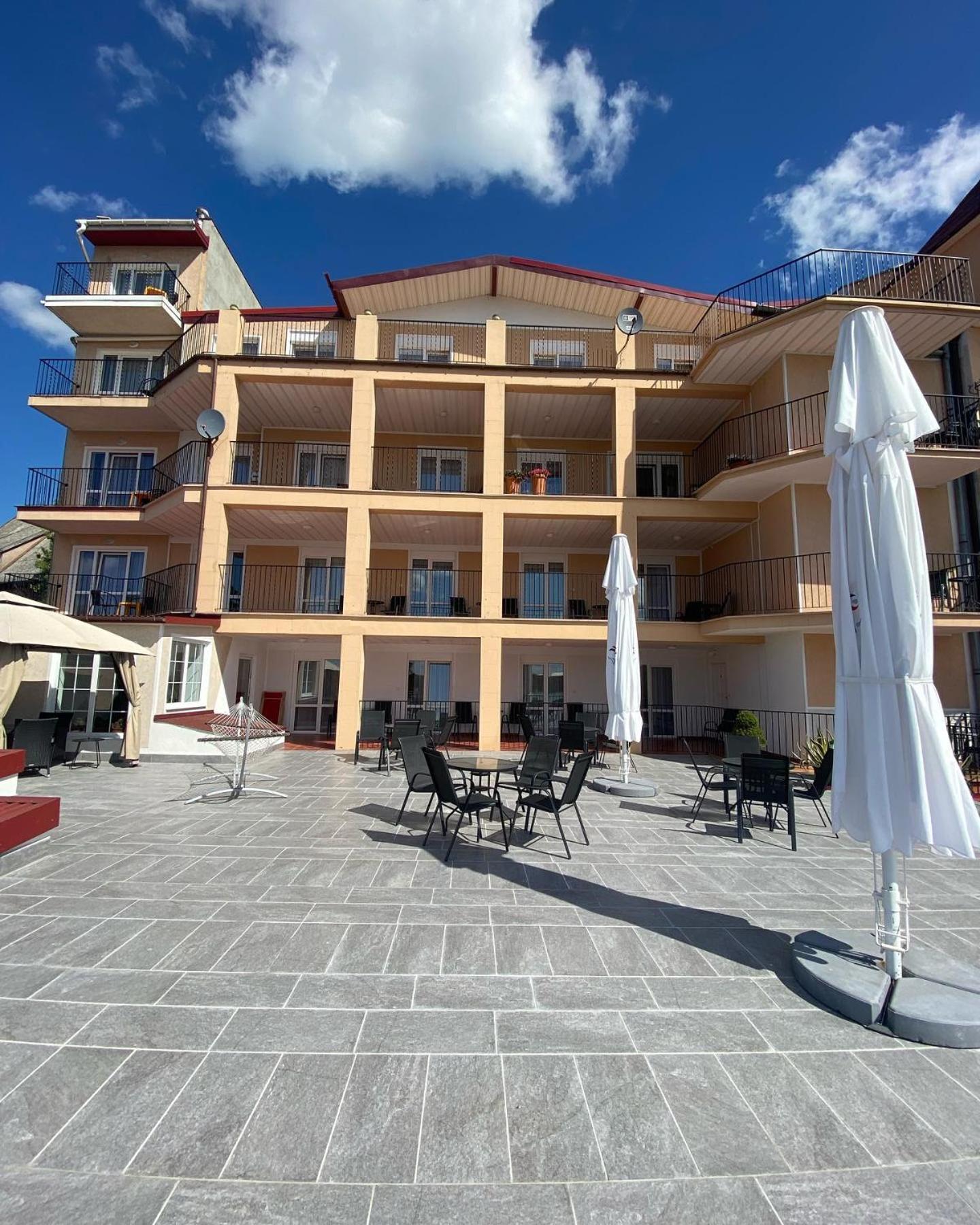 Hotel Eva Mrągowo Exterior foto
